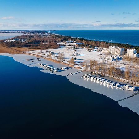 Domki na wodzie - Grand HT Houseboats - with sauna, jacuzzi&massage chair Mielno  Buitenkant foto