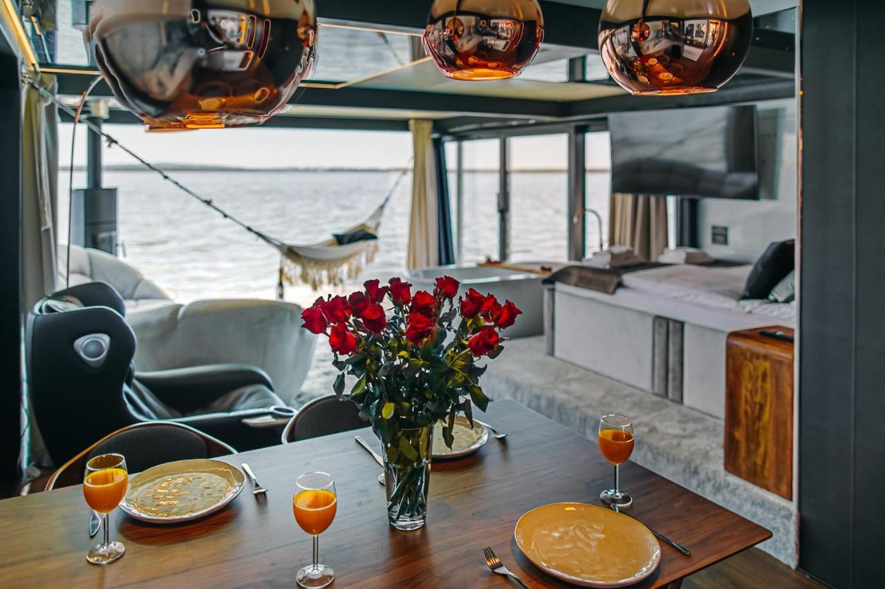 Domki na wodzie - Grand HT Houseboats - with sauna, jacuzzi&massage chair Mielno  Buitenkant foto