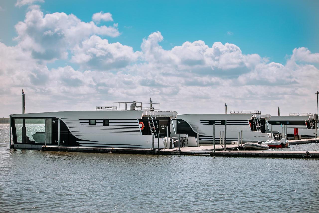 Domki na wodzie - Grand HT Houseboats - with sauna, jacuzzi&massage chair Mielno  Buitenkant foto