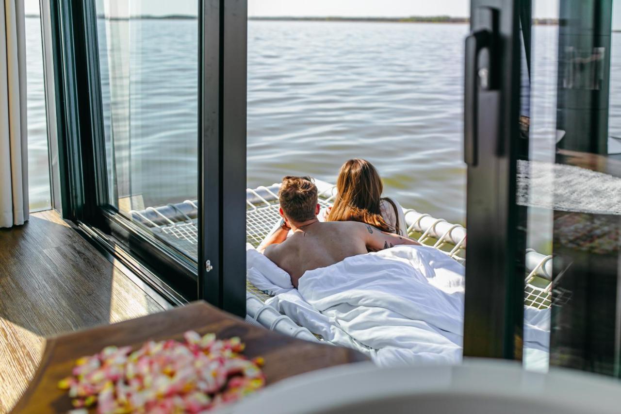 Domki na wodzie - Grand HT Houseboats - with sauna, jacuzzi&massage chair Mielno  Buitenkant foto