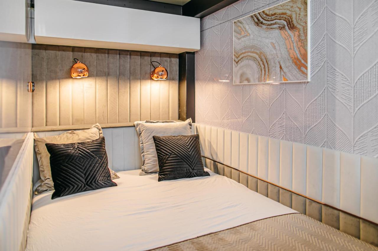 Domki na wodzie - Grand HT Houseboats - with sauna, jacuzzi&massage chair Mielno  Buitenkant foto