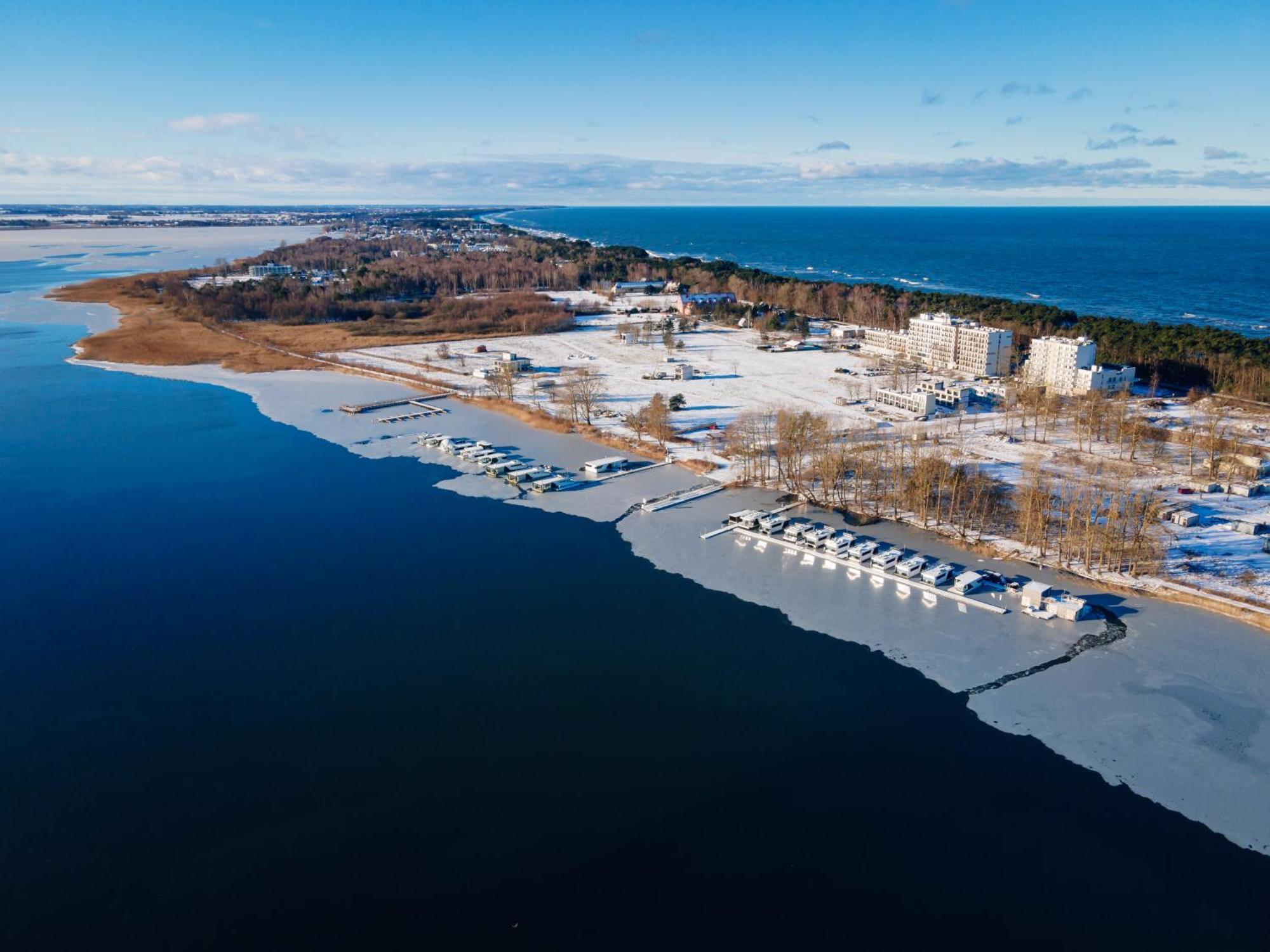 Domki na wodzie - Grand HT Houseboats - with sauna, jacuzzi&massage chair Mielno  Buitenkant foto