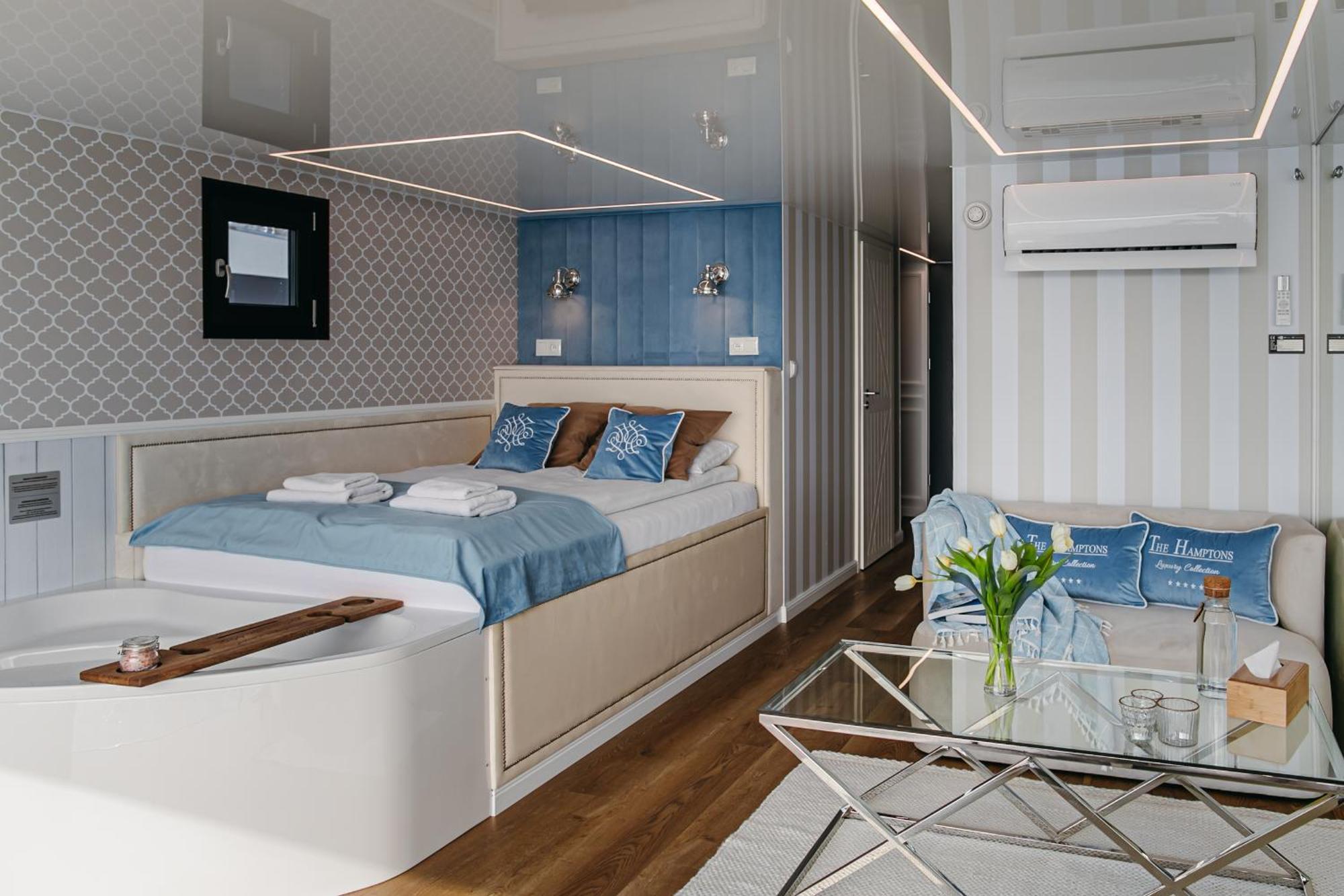 Domki na wodzie - Grand HT Houseboats - with sauna, jacuzzi&massage chair Mielno  Kamer foto