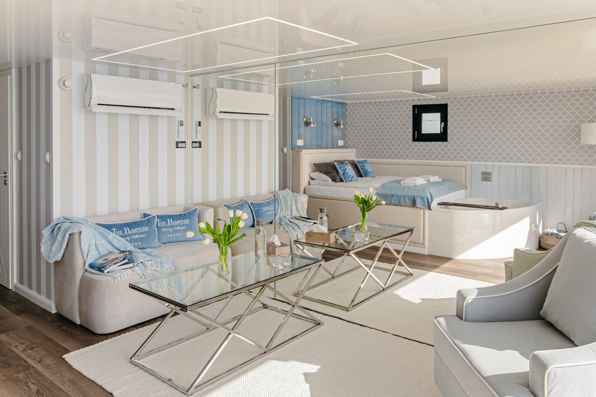 Domki na wodzie - Grand HT Houseboats - with sauna, jacuzzi&massage chair Mielno  Kamer foto