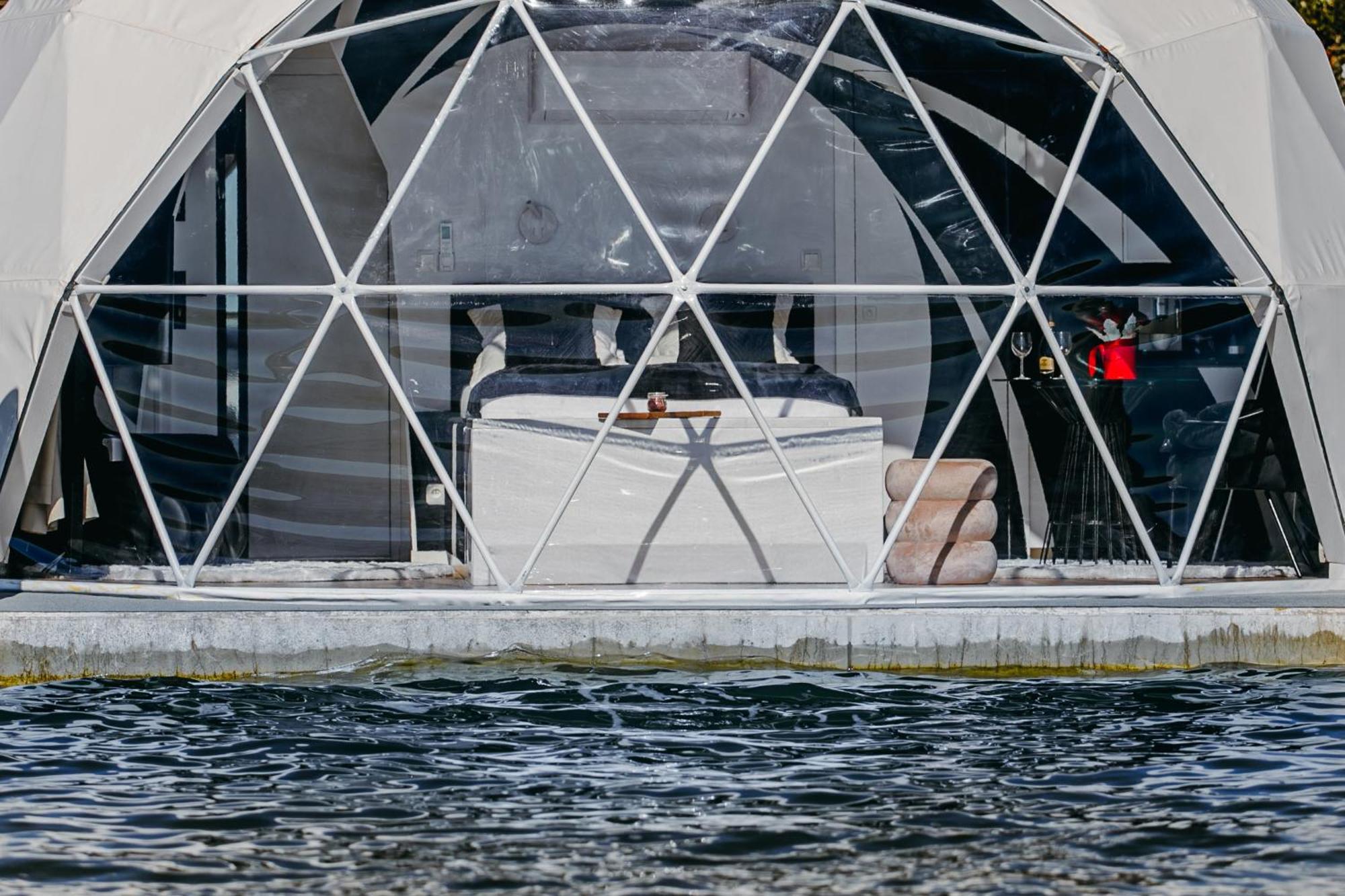 Domki na wodzie - Grand HT Houseboats - with sauna, jacuzzi&massage chair Mielno  Kamer foto