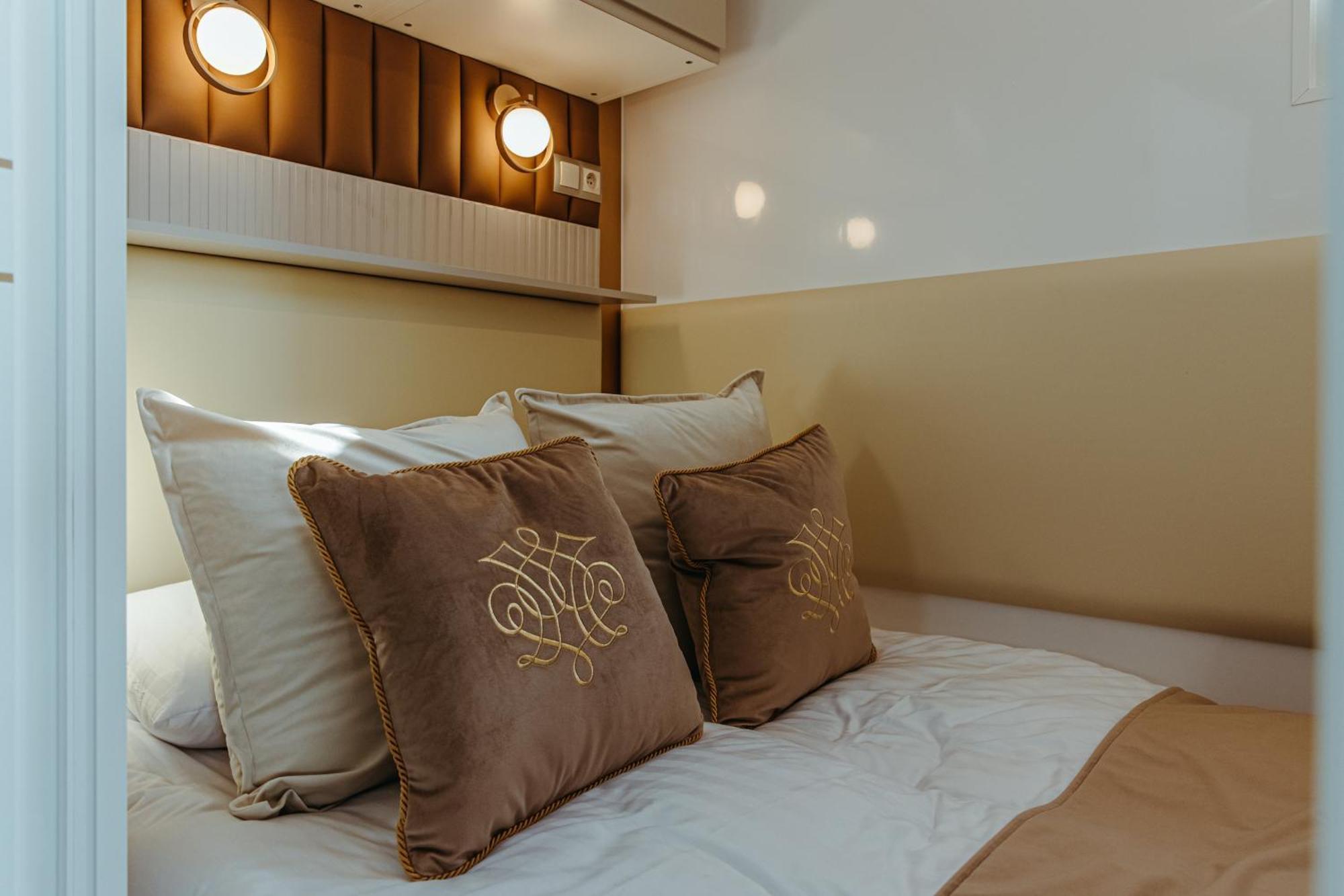Domki na wodzie - Grand HT Houseboats - with sauna, jacuzzi&massage chair Mielno  Kamer foto