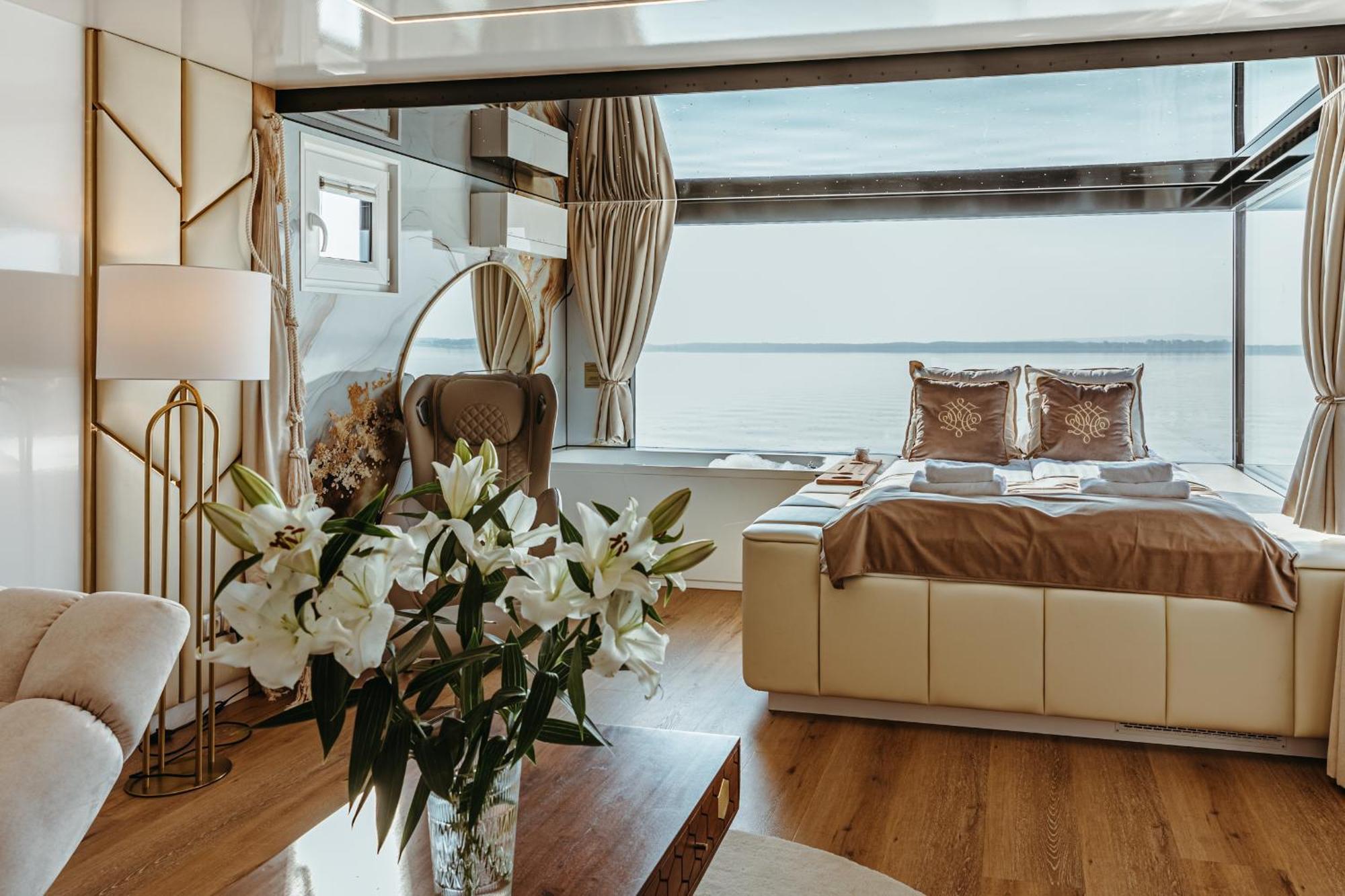 Domki na wodzie - Grand HT Houseboats - with sauna, jacuzzi&massage chair Mielno  Buitenkant foto