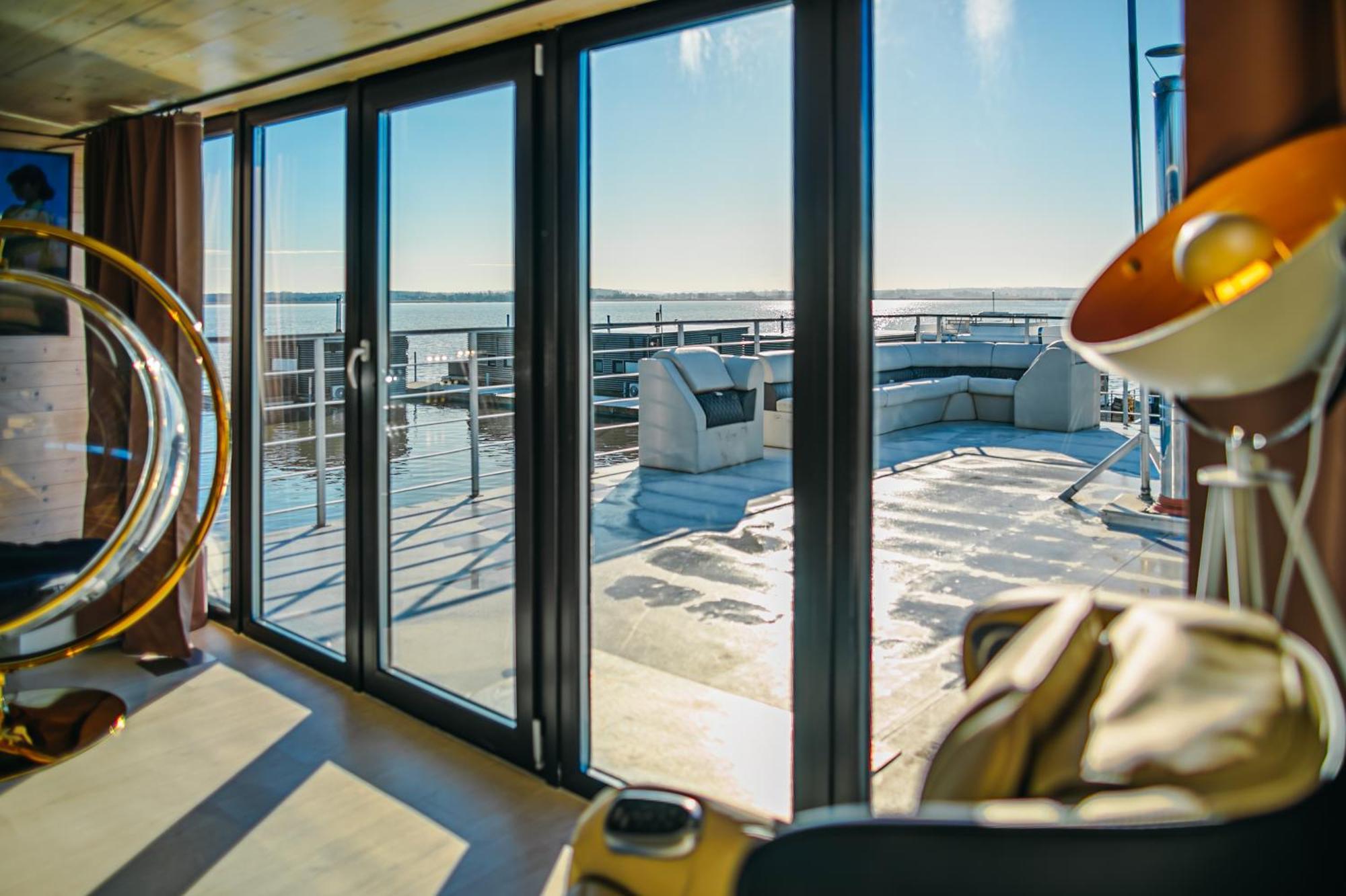 Domki na wodzie - Grand HT Houseboats - with sauna, jacuzzi&massage chair Mielno  Kamer foto