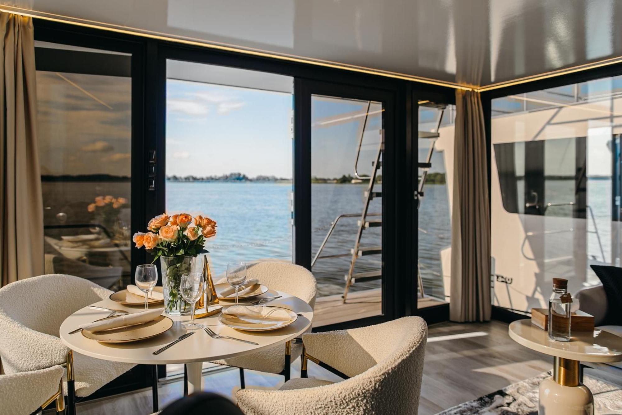 Domki na wodzie - Grand HT Houseboats - with sauna, jacuzzi&massage chair Mielno  Kamer foto