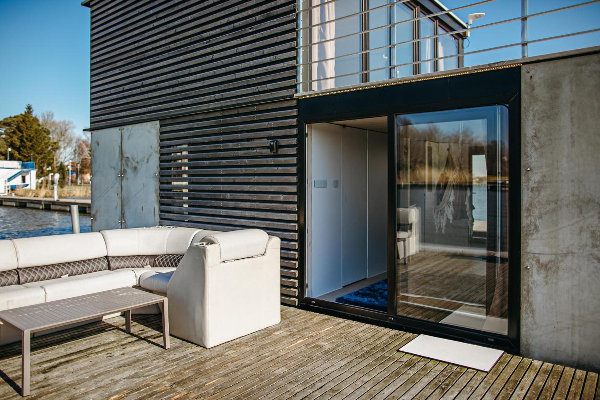 Domki na wodzie - Grand HT Houseboats - with sauna, jacuzzi&massage chair Mielno  Kamer foto
